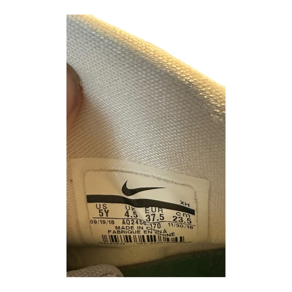 Nike Kyrie 5 GS basketball shoes. Boys size 5 White with Metallic Gold Swoosh - Picture 7 of 9